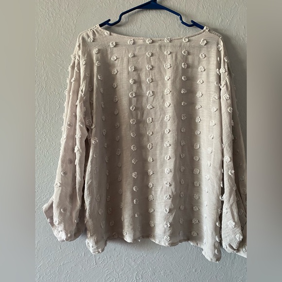 Cute polkadot shirt - Picture 3 of 5